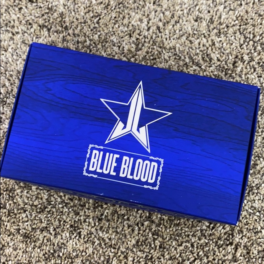 Jeffree star blue blood palette